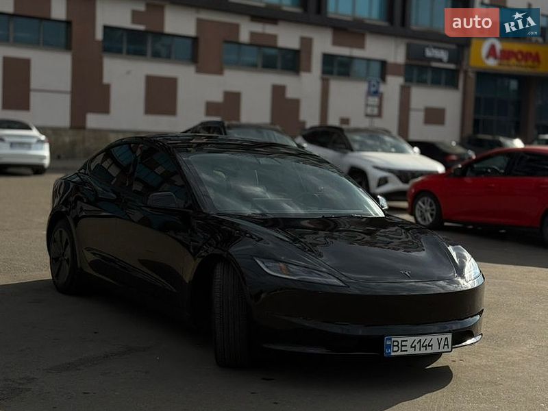 Седан Tesla Model 3 2025 в Николаеве