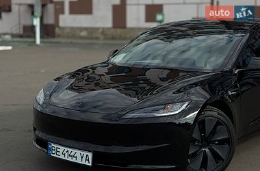 Седан Tesla Model 3 2025 в Николаеве