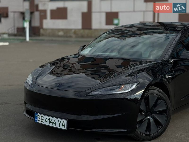 Седан Tesla Model 3 2025 в Николаеве