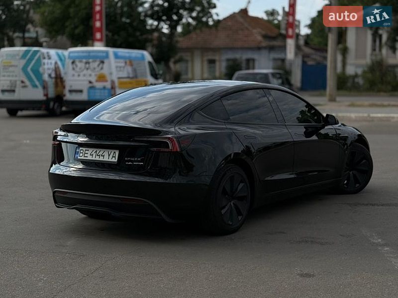Седан Tesla Model 3 2025 в Николаеве