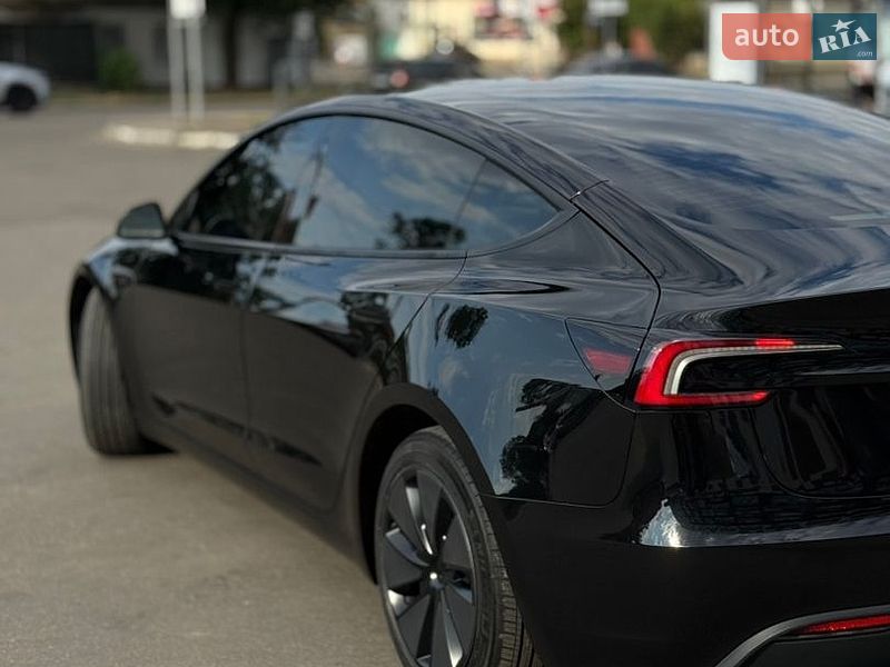 Седан Tesla Model 3 2025 в Николаеве