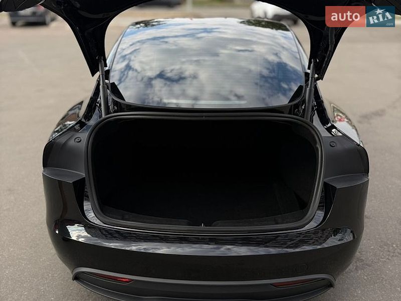 Седан Tesla Model 3 2025 в Николаеве