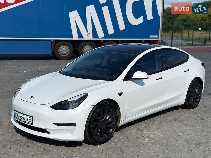 Седан Tesla Model 3 2021 в Луцке
