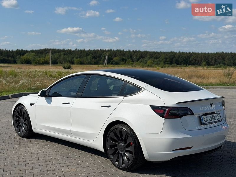 Седан Tesla Model 3 2021 в Луцке