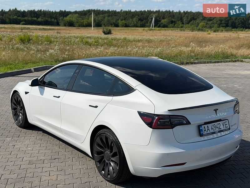 Седан Tesla Model 3 2021 в Луцке