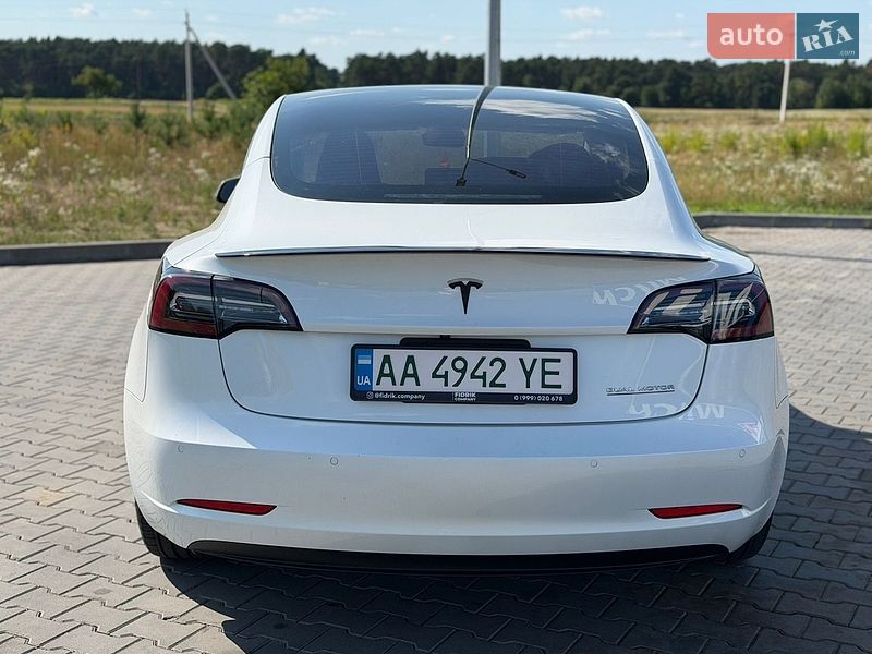 Седан Tesla Model 3 2021 в Луцке