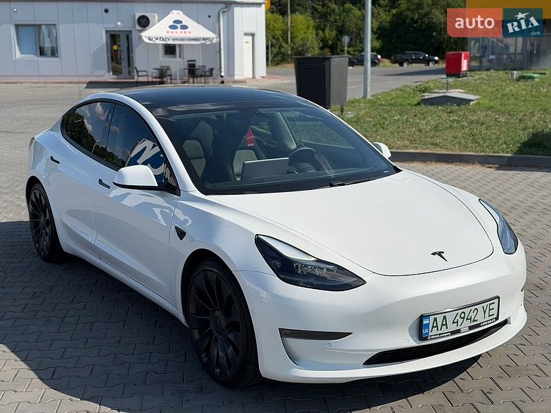 Седан Tesla Model 3 2021 в Луцке