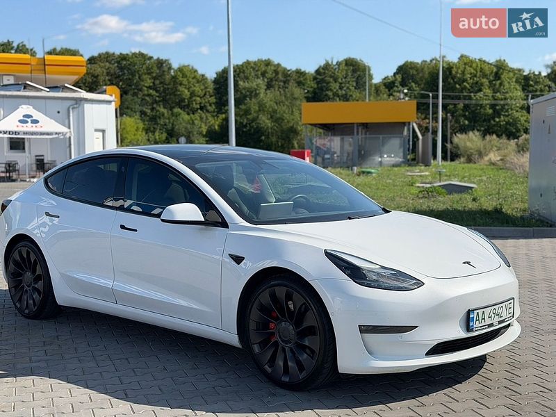 Седан Tesla Model 3 2021 в Луцке