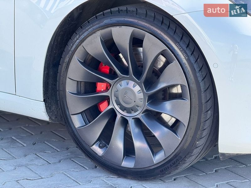 Седан Tesla Model 3 2021 в Луцке