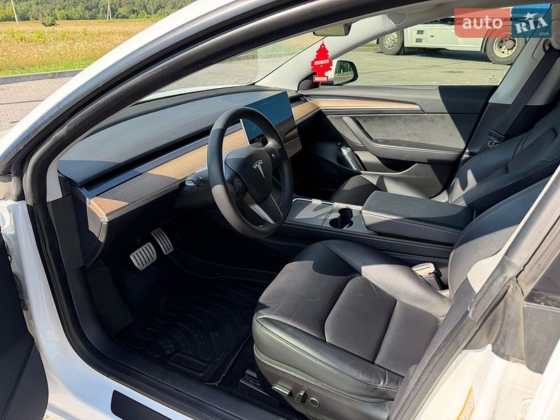 Седан Tesla Model 3 2021 в Луцке