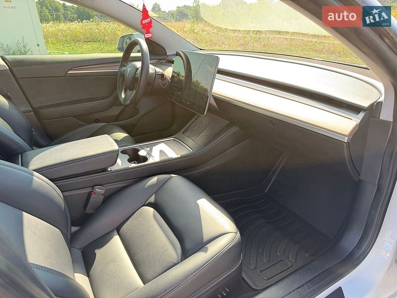Седан Tesla Model 3 2021 в Луцьку
