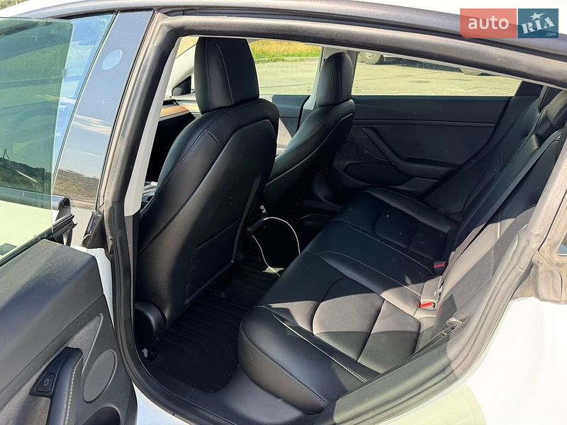 Седан Tesla Model 3 2021 в Луцке