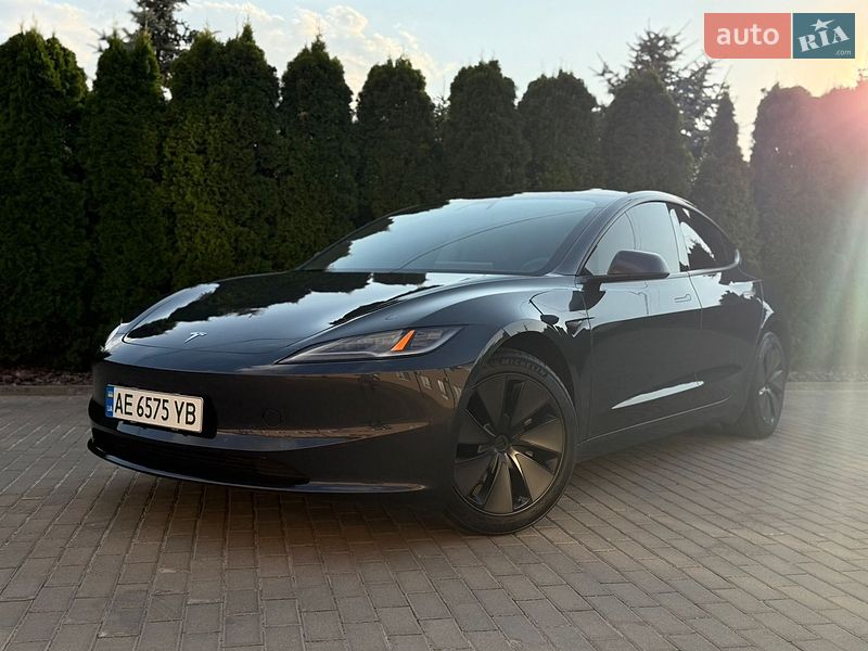 Седан Tesla Model 3 2024 в Днепре
