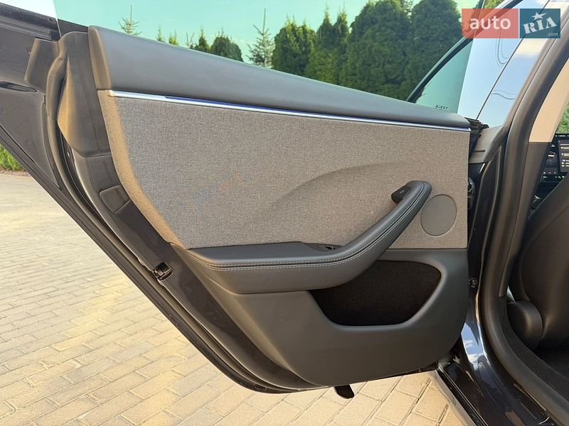 Седан Tesla Model 3 2024 в Днепре