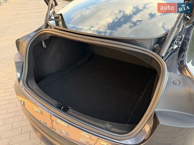 Седан Tesla Model 3 2024 в Днепре