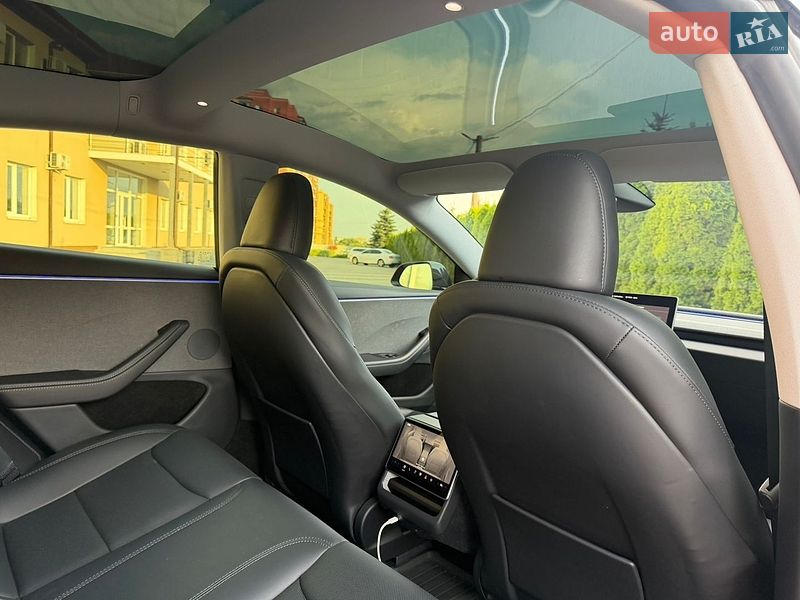 Седан Tesla Model 3 2024 в Днепре