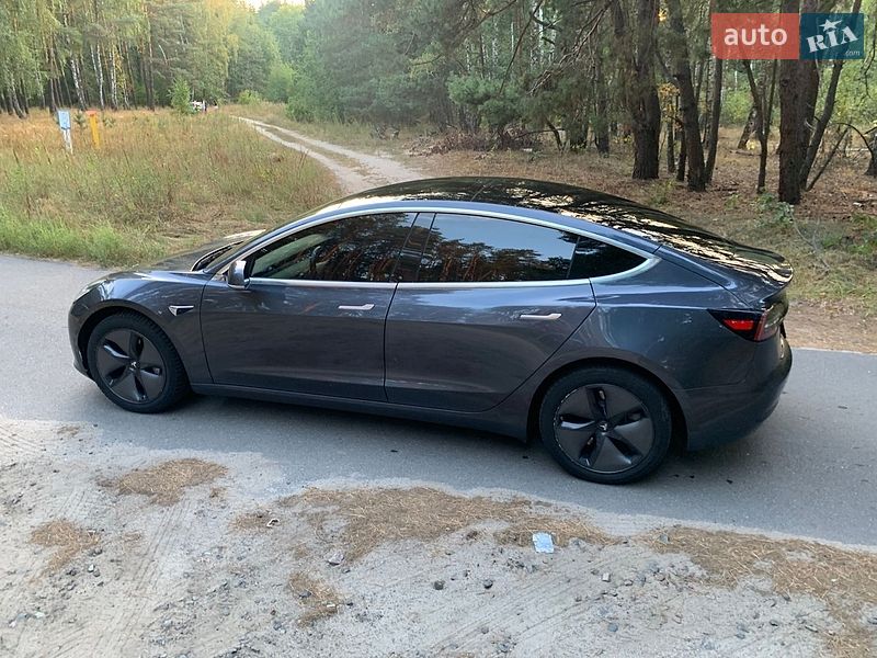 Седан Tesla Model 3 2019 в Києві