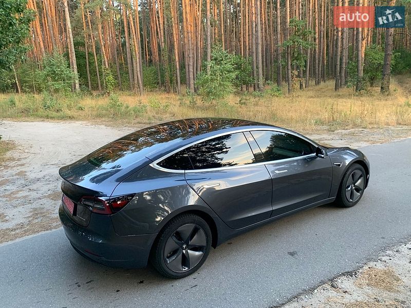 Седан Tesla Model 3 2019 в Києві
