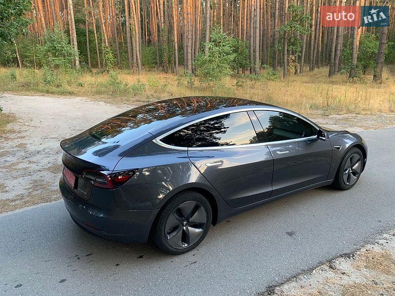 Седан Tesla Model 3 2019 в Києві