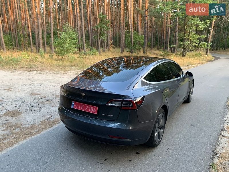 Седан Tesla Model 3 2019 в Києві