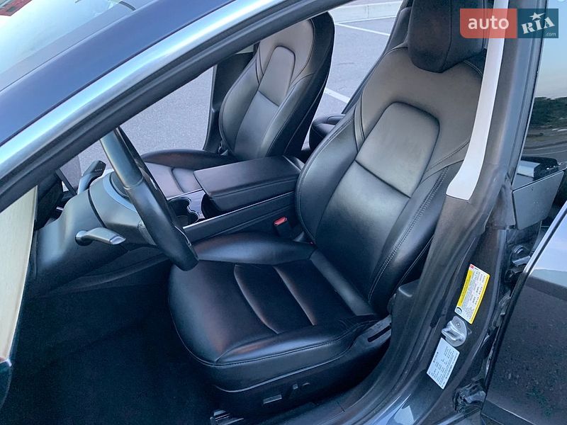 Седан Tesla Model 3 2019 в Києві