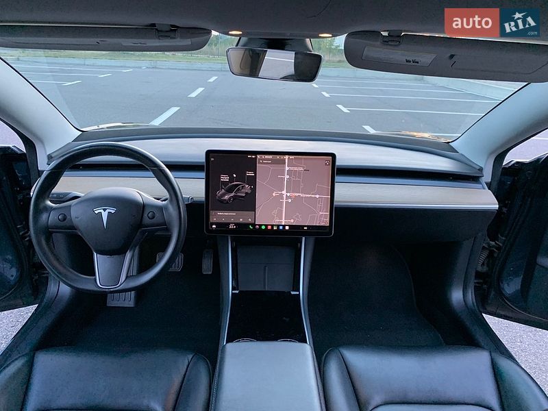 Седан Tesla Model 3 2019 в Києві