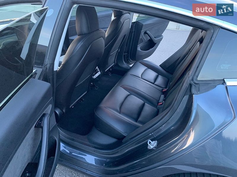 Седан Tesla Model 3 2019 в Києві