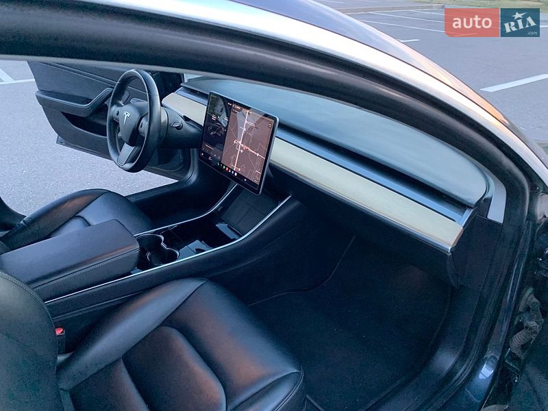 Седан Tesla Model 3 2019 в Києві
