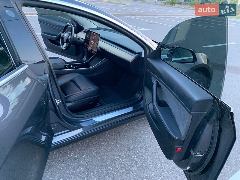 Седан Tesla Model 3 2019 в Києві