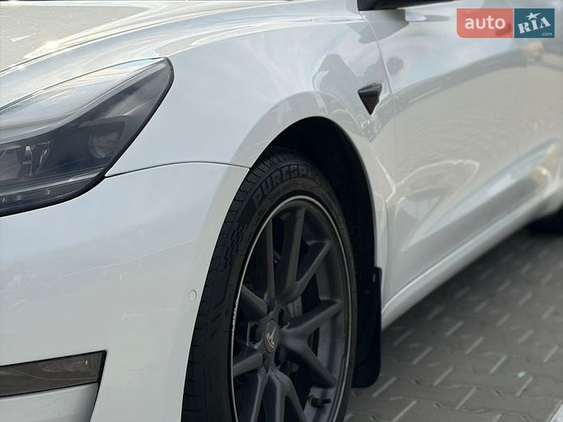 Седан Tesla Model 3 2022 в Киеве