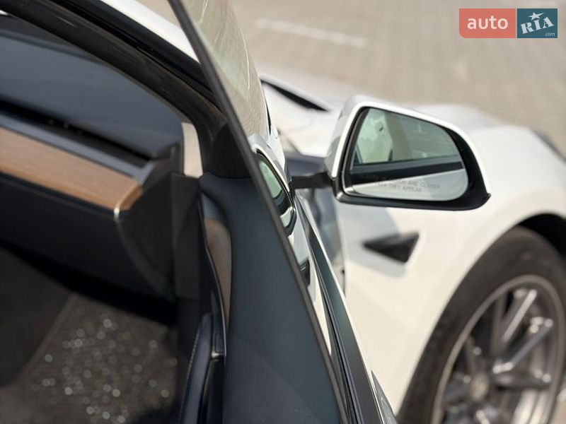 Седан Tesla Model 3 2022 в Киеве