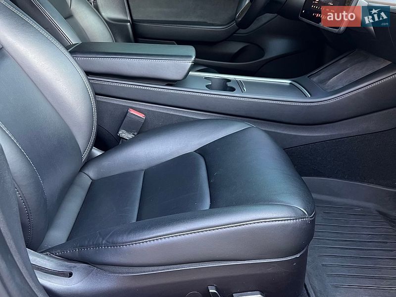 Седан Tesla Model 3 2022 в Тернополе