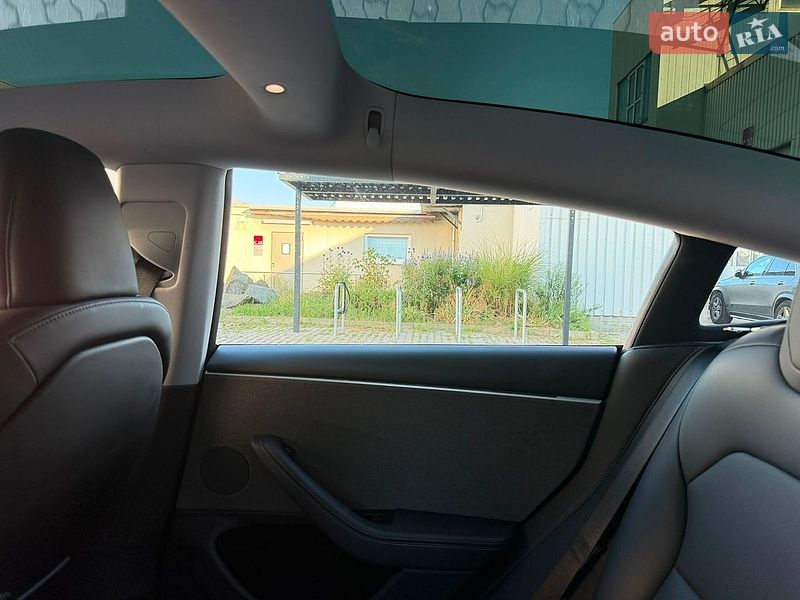 Седан Tesla Model 3 2024 в Одесі
