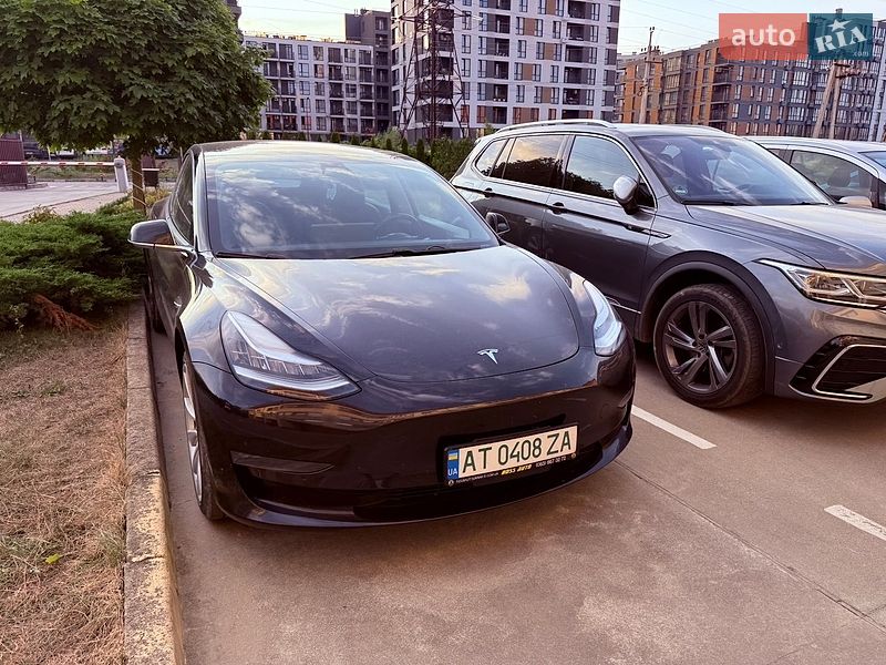 Седан Tesla Model 3 2018 в Львове