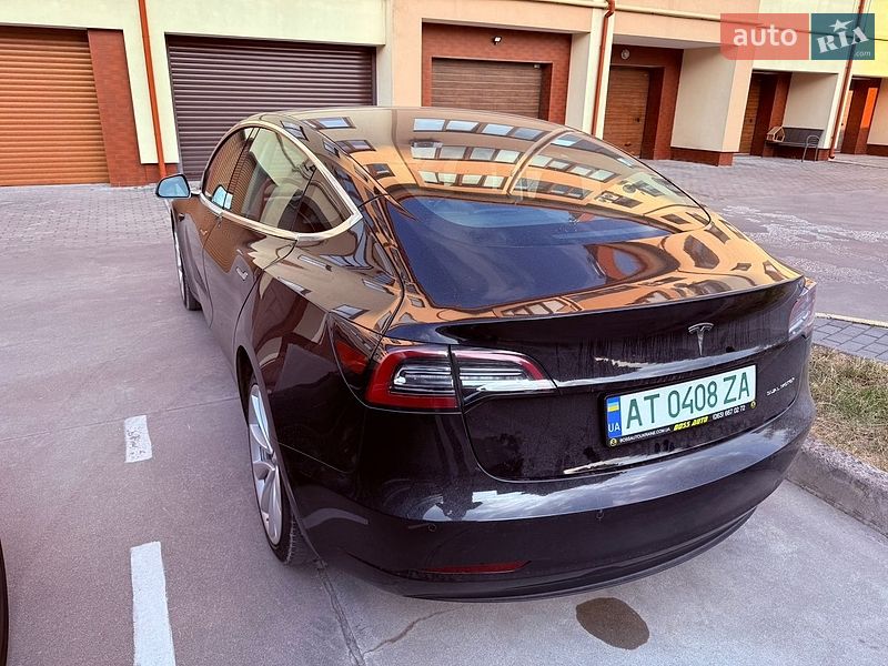 Седан Tesla Model 3 2018 в Львове