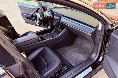 Седан Tesla Model 3 2018 в Львове