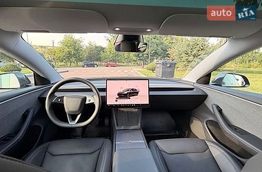 Седан Tesla Model 3 2025 в Калуше