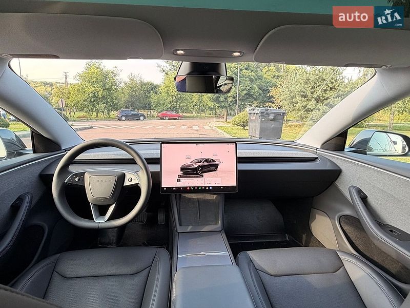 Седан Tesla Model 3 2025 в Калуше