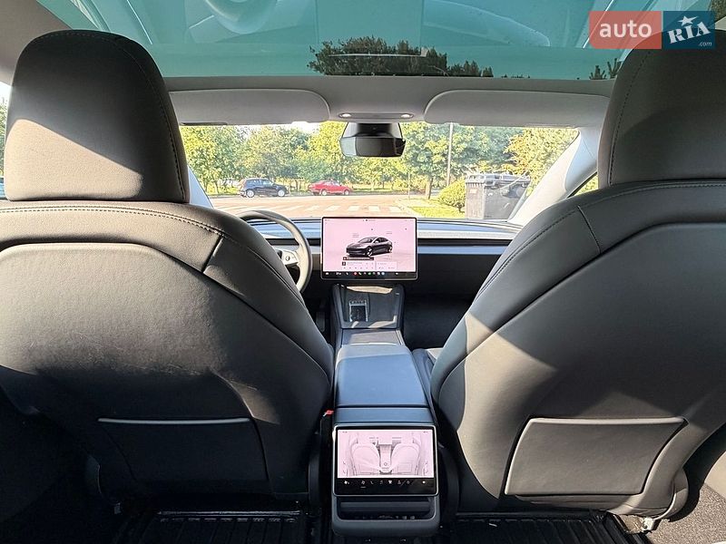 Седан Tesla Model 3 2025 в Калуше
