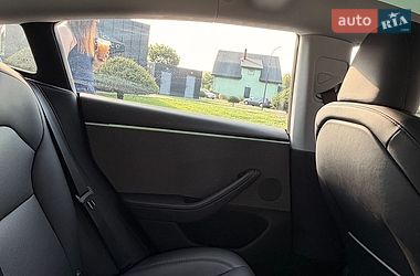 Седан Tesla Model 3 2025 в Калуше
