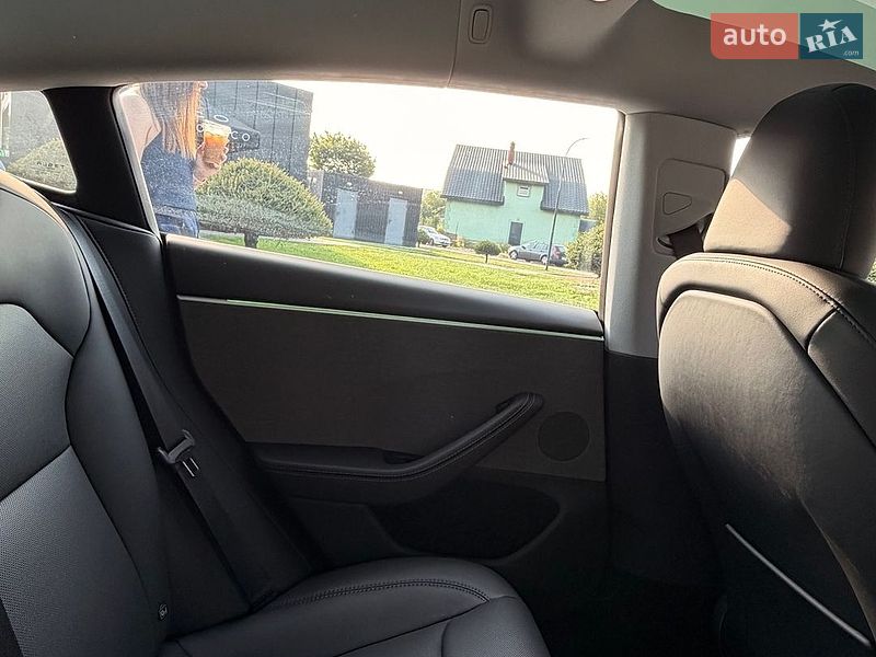 Седан Tesla Model 3 2025 в Калуше