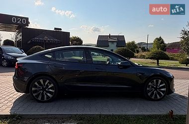 Седан Tesla Model 3 2025 в Калуше