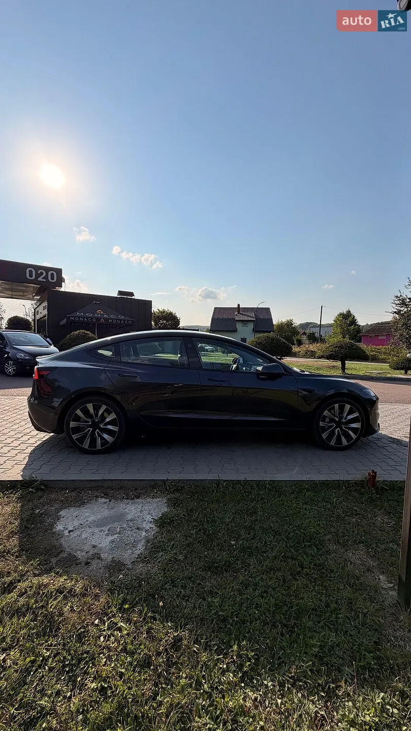 2025 Tesla Model 3 - мініатюра 8