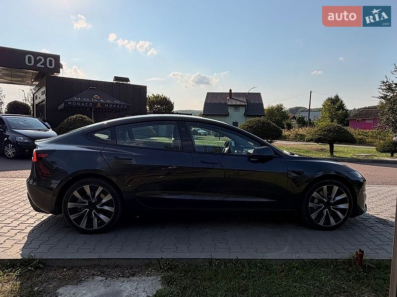 Седан Tesla Model 3 2025 в Калуше