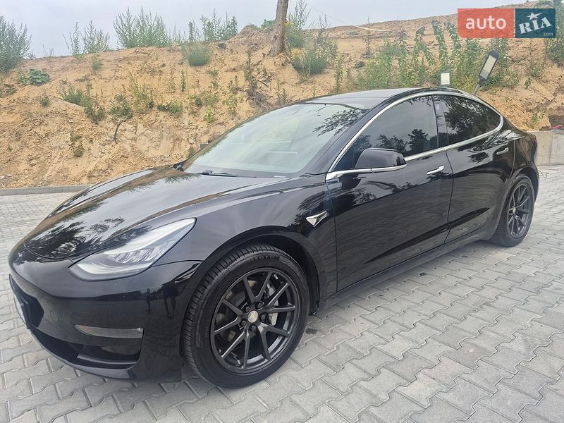 Седан Tesla Model 3 2019 в Львові