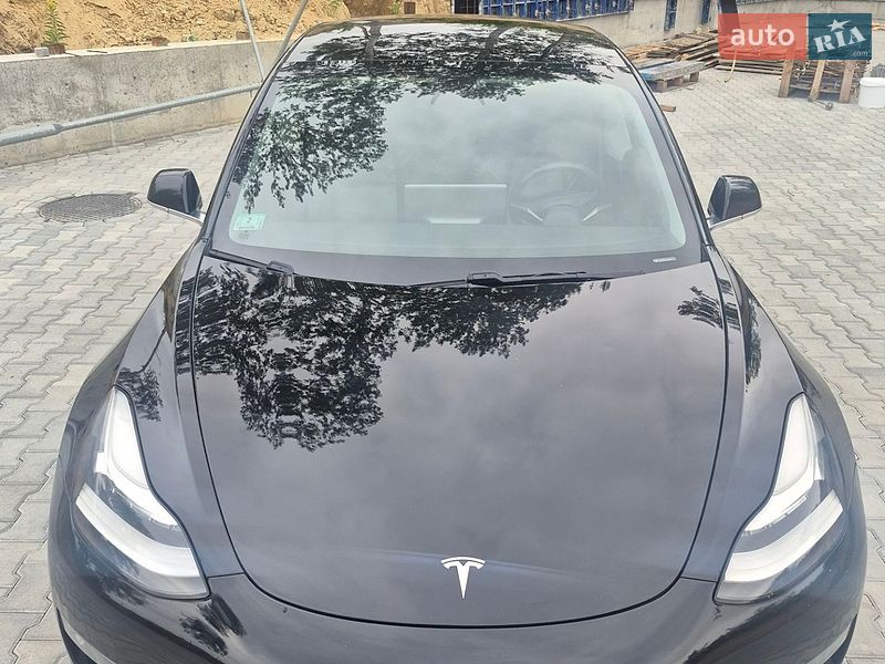 Седан Tesla Model 3 2019 в Львові