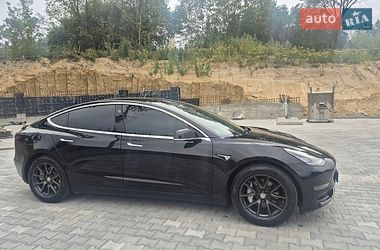 Седан Tesla Model 3 2019 в Львові