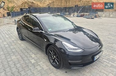 Седан Tesla Model 3 2019 в Львові
