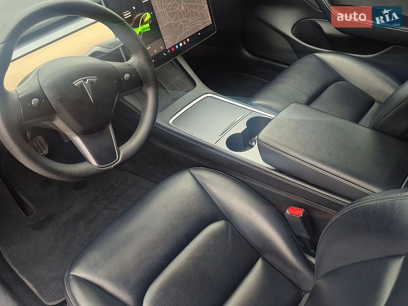 Седан Tesla Model 3 2019 в Львові