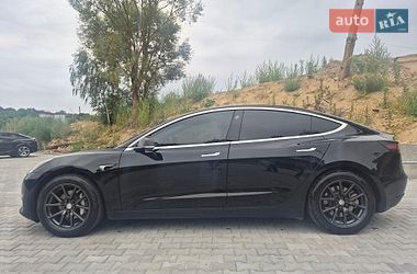 Седан Tesla Model 3 2019 в Львові
